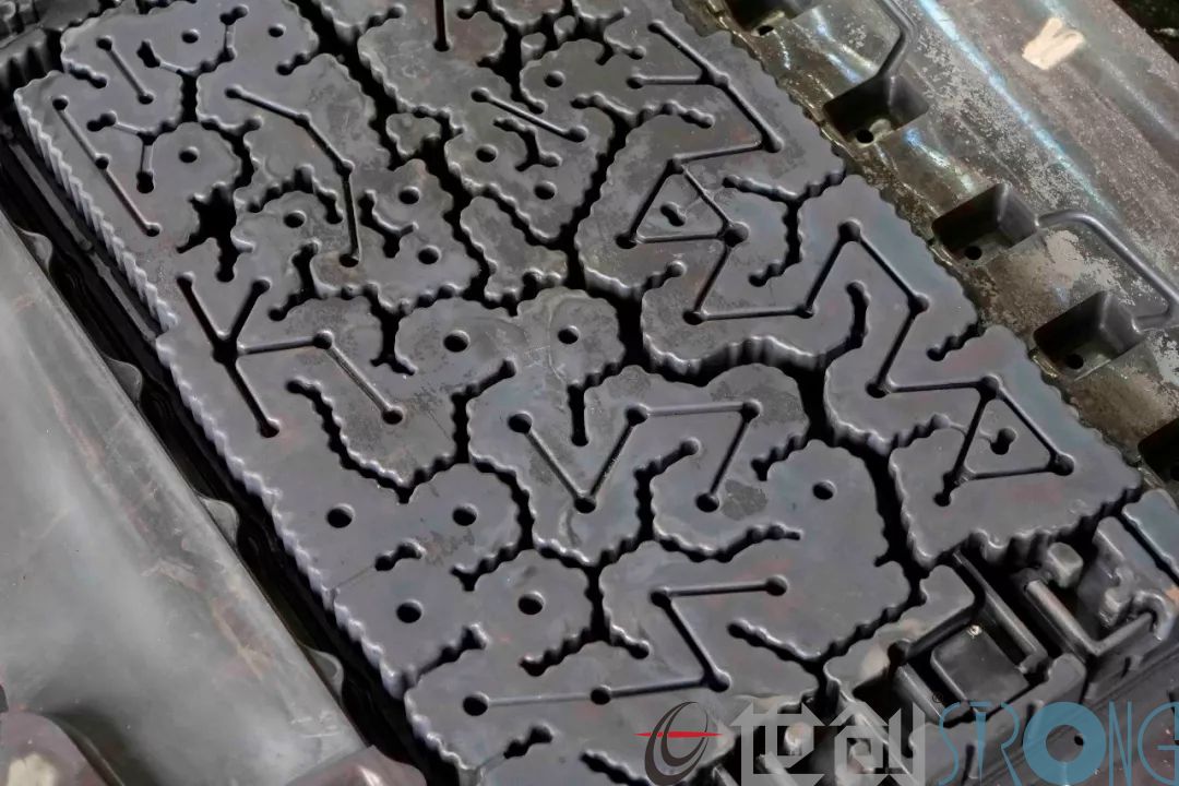 世創科技模具新材事業部前往東莞服務點舉行揭牌儀式。