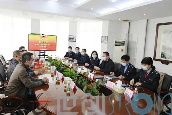 順德區市場監管局歐陽翠云副局長送上抗疫物資到世創科技，并督促做好知識產權保護