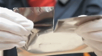 1703146814171447.gif 國產(chǎn)超薄手撕鋼!青拓攻克0.015毫米寬幅手撕不銹鋼2.gif